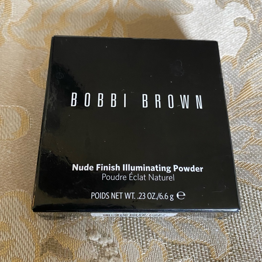 Bobby Brown Nude finish illuminating powder